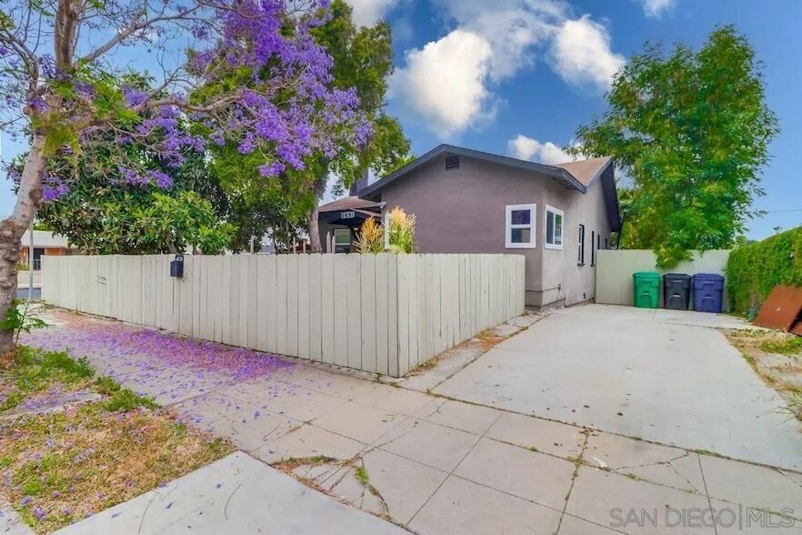 3891 Superba St in San Diego, CA - Foto de edificio