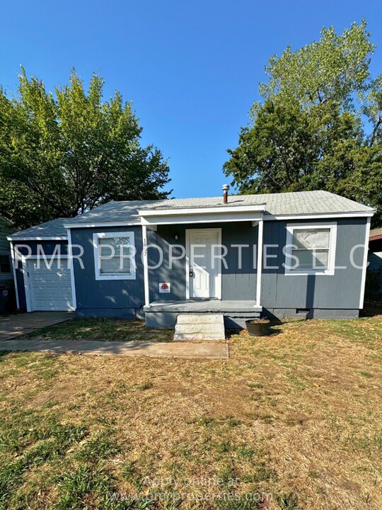 1807 NW Irwin Ave in Lawton, OK - Building Photo