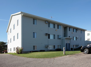 Freemont Apartments in Hutchinson, MN - Building Photo - Building Photo