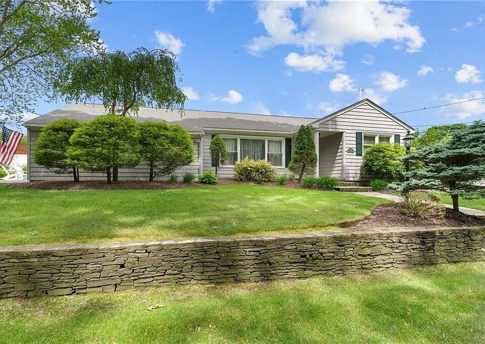 69 Farrar St in Cranston, RI - Foto de edificio