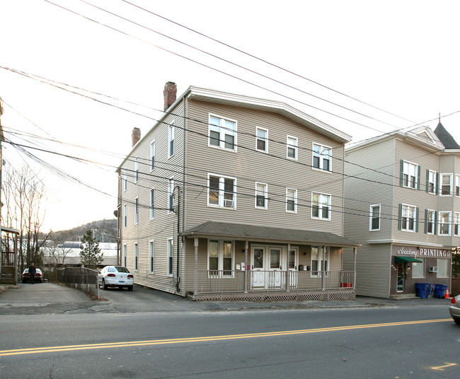 1096-1100 E Main St in Waterbury, CT - Building Photo - Building Photo