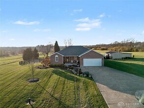 5815 Elk Creek Rd in Middletown, OH - Building Photo - Building Photo