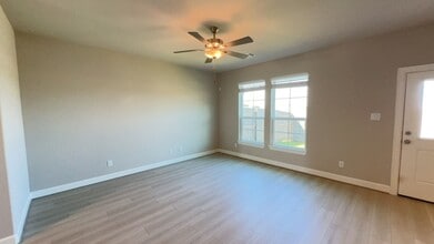 1012 Tillman Ln in East Bernard, TX - Building Photo - Building Photo