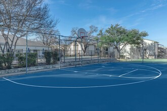 University Cove Apartments in San Antonio, TX - Building Photo - Building Photo