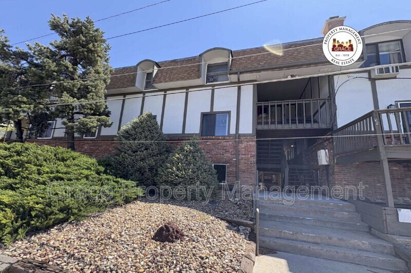 2700 S Holly St in Denver, CO - Building Photo