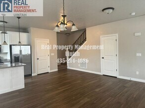 426 E Red Fox Ln in Vernal, UT - Building Photo - Building Photo