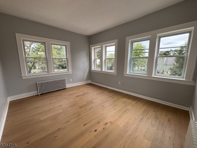 property at 554 W Broad St
