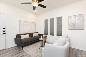 7 Clarence Dr in Edinburg, TX - Building Photo - Building Photo