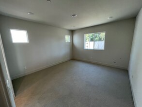 411 Fallen Leaf St in West Sacramento, CA - Building Photo - Building Photo