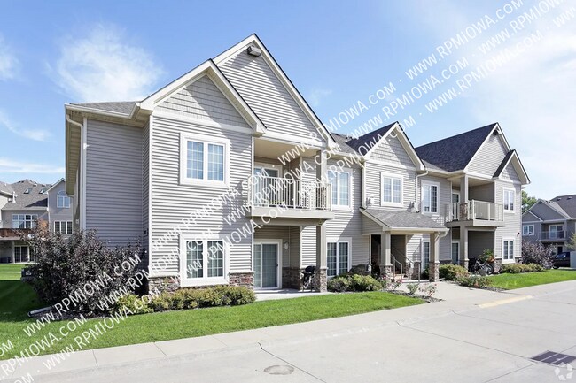 14105 Airline Ave, Unit 5 in Urbandale, IA - Foto de edificio - Building Photo