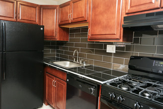 East Pines Terrace Apartments in Riverdale, MD - Foto de edificio - Interior Photo