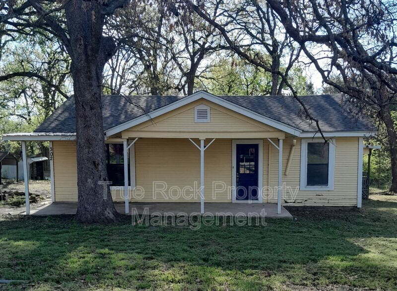 302 S Portland St in Allen, OK - Building Photo