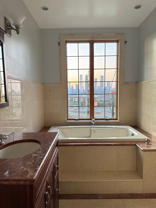 315-1 Park Ave, Unit 315 Unit 1 in Weehawken, NJ - Building Photo - Building Photo