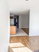 10 Elm Ct, Unit 2 in Bayonne, NJ - Building Photo - Building Photo