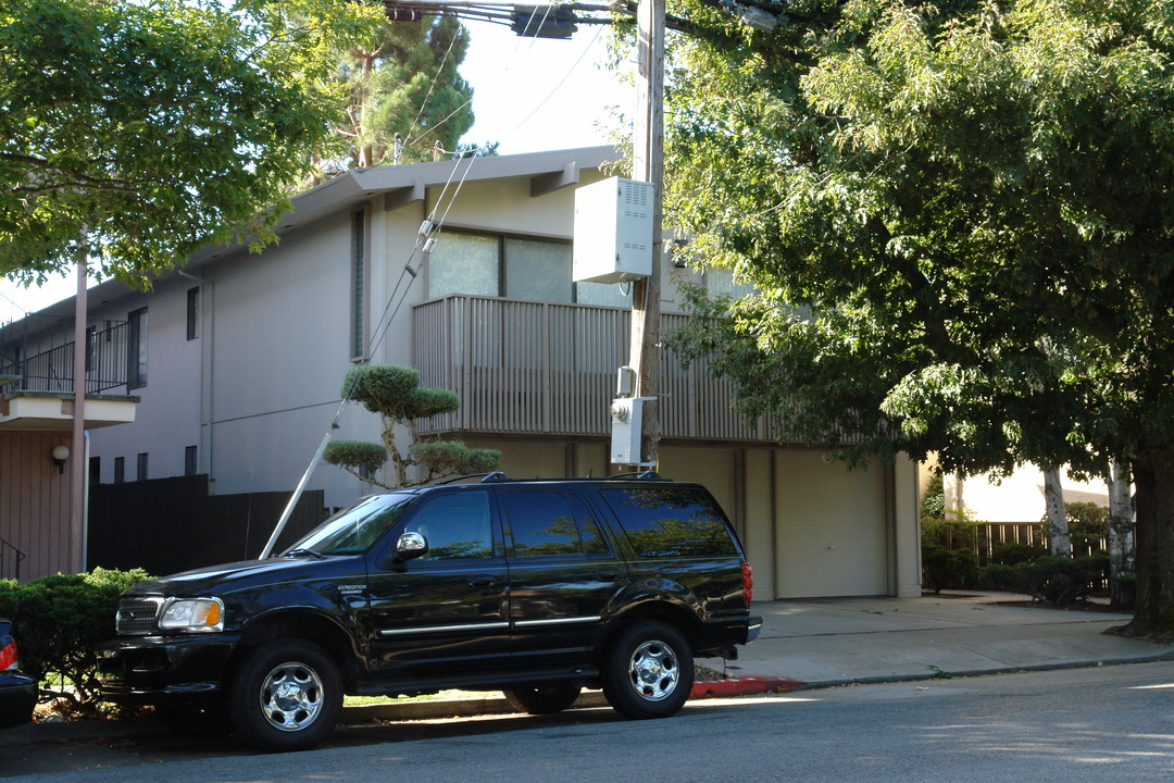 1275 Oak Grove Ave in Burlingame, CA - Foto de edificio