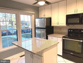 13 Dickens Square in Timonium, MD - Building Photo - Building Photo