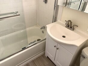 12 Stoneholm St, Unit 613 in Boston, MA - Building Photo - Building Photo