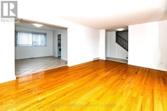 3 Farlane Blvd in Ottawa, ON - Building Photo - Building Photo