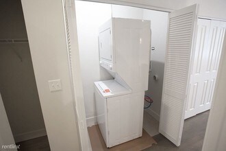 837 N Wolcott Ave-Unit -Apt 1 in Chicago, IL - Building Photo - Building Photo