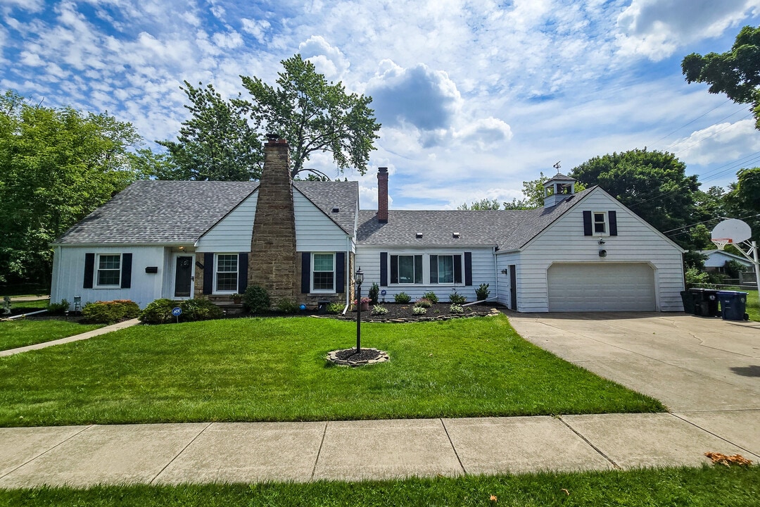 26095 Dow St in Redford, MI - Building Photo