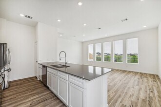 5518 Amber Brook Ln in Fulshear, TX - Foto de edificio - Building Photo