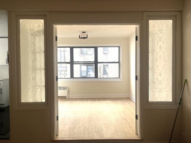 251 W 74th St in New York, NY - Building Photo