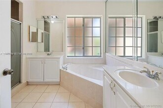 15339 SW 32nd Terrace in Miami, FL - Foto de edificio - Building Photo