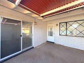 2715 E Glenrosa Ave in Phoenix, AZ - Foto de edificio - Building Photo