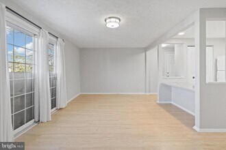 8385 Brockham Dr in Alexandria, VA - Foto de edificio - Building Photo