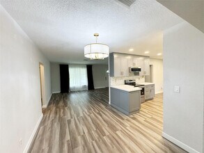 9602 NW 72nd St in Tamarac, FL - Building Photo - Building Photo