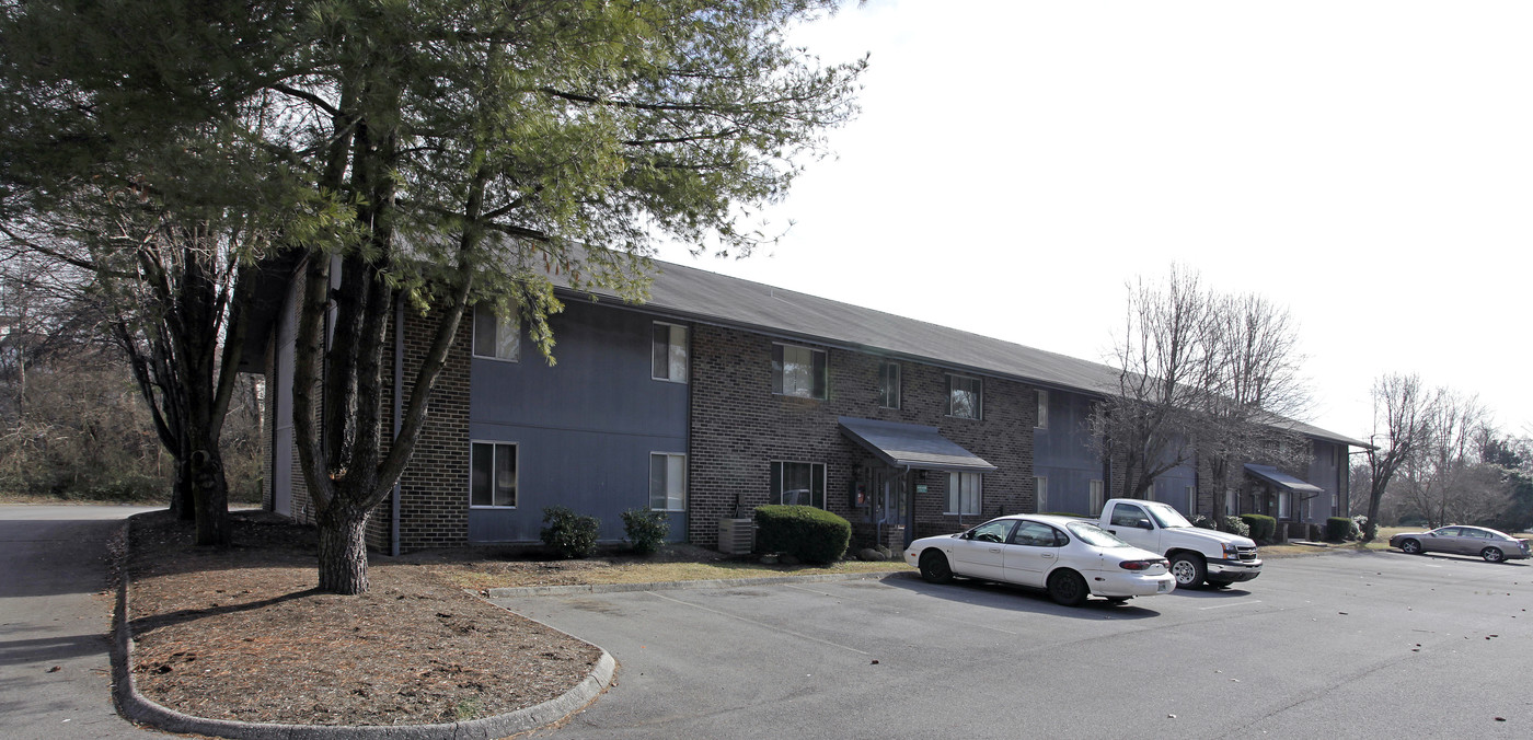 West Gate Terrace in Knoxville, TN - Building Photo