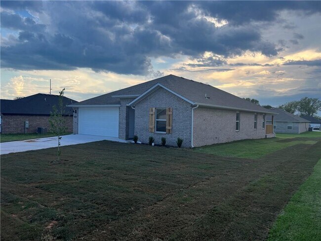 3108 N Bella St in Siloam Springs, AR - Building Photo - Building Photo