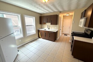 1096 N Shore Rd, Unit 1 in Revere, MA - Building Photo