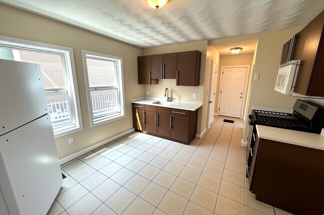 1096 N Shore Rd, Unit 1