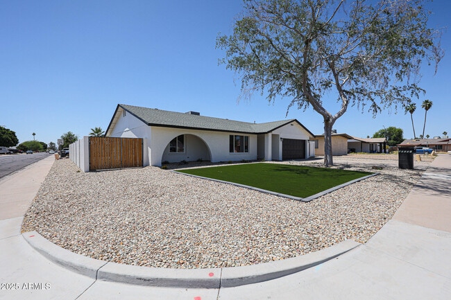 11202 N 43rd Dr in Glendale, AZ - Building Photo - Building Photo