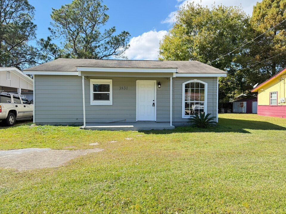 3831 Morningview Dr in Moss Point, MS - Building Photo