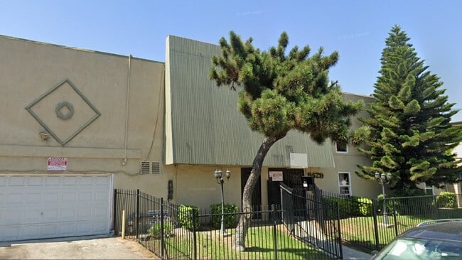 8629 Willis Ave in Los Angeles, CA - Building Photo - Building Photo