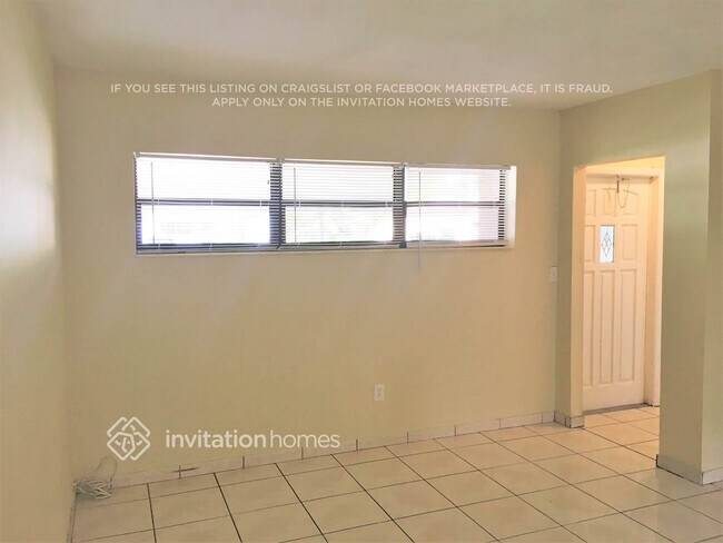 1120 NE 160th St in North Miami Beach, FL - Building Photo - Building Photo