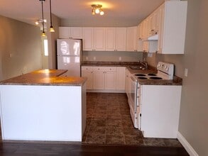 7916-7988 88 Ave in Fort St John, BC - Building Photo - Building Photo