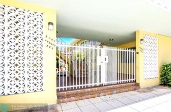 8101 Abbott Ave in Miami Beach, FL - Building Photo - Building Photo