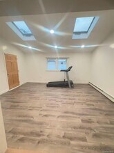 110 N Parkside Dr in Levittown, NY - Building Photo - Building Photo