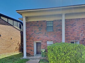 934 Southmoor Dr in Arlington, TX - Building Photo