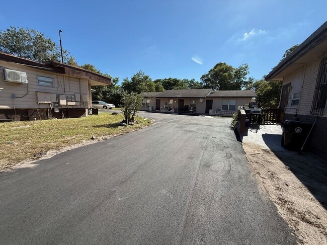 2424 NW 21st St in Fort Lauderdale, FL - Building Photo - Building Photo