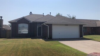 12280 SW 11th St in Yukon, OK - Building Photo