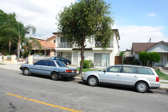 532 E Providencia Ave in Burbank, CA - Building Photo - Building Photo