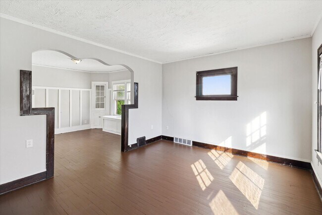 1524 E 204th St-Unit -Unit 2 - Up in Euclid, OH - Building Photo - Building Photo