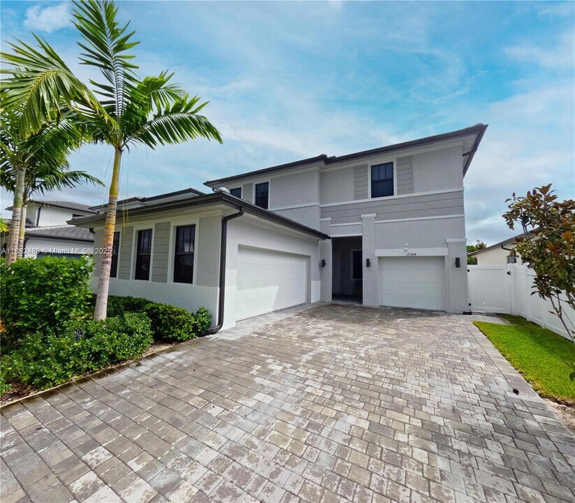 17344 SW 46th St in Miramar, FL - Building Photo