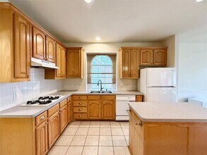 1009 Yarnell Pl in Plano, TX - Building Photo - Building Photo