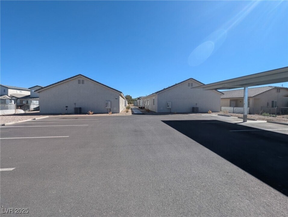 1401 Ogallala St in Pahrump, NV - Building Photo