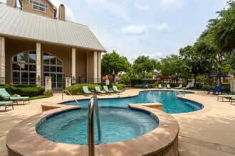 Mission Ranch Apartments in San Antonio, TX - Foto de edificio - Building Photo
